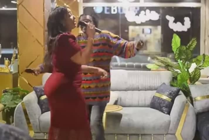 شاهد بالفيديو.. الفنانة السودانية المثيرة للجدل شهد أزهري تتمايل داخل السيارة وتطلق "بخور الجن" في شوارع الرياض 10 حسن تسريحة وشهد