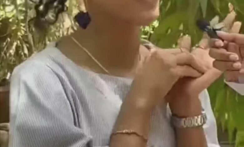 شاهد بالصورة والفيديو.. حظيت بتعاطف الآلاف..فتاة سودانية رقيقة وحسناء تحكي عن موقف مؤثر وصادم تعرضت له من صديقتها بعد وفاة والدتها 1 307196172 1117293505554241 1241902731389463029 n