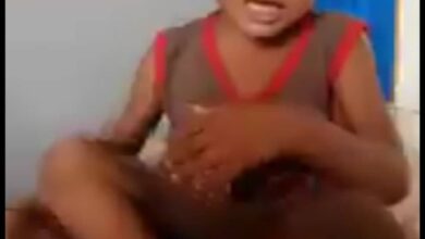 طفل للكهرباء