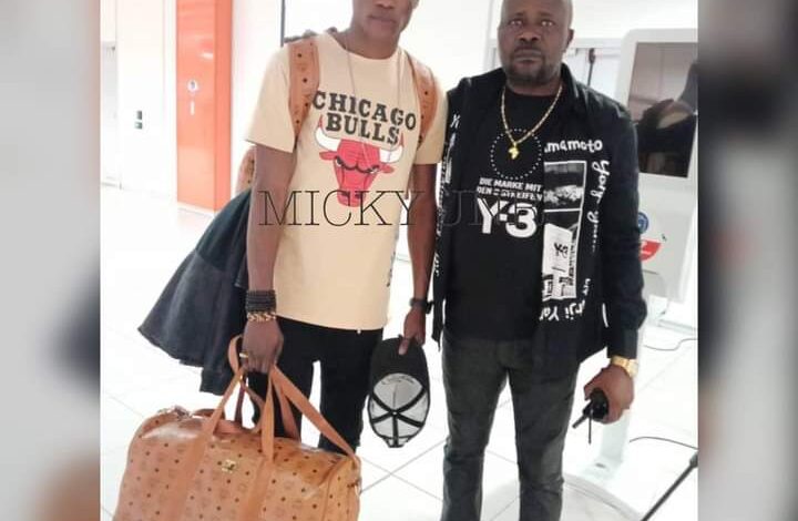 شاهد بالفيديو.. محترف الهلال السوداني الجديد يقدم فاصل من الرقصات الأفريقية المثيرة مع جمهور ناديه ويشعل المدرجات 1 ليلوبو