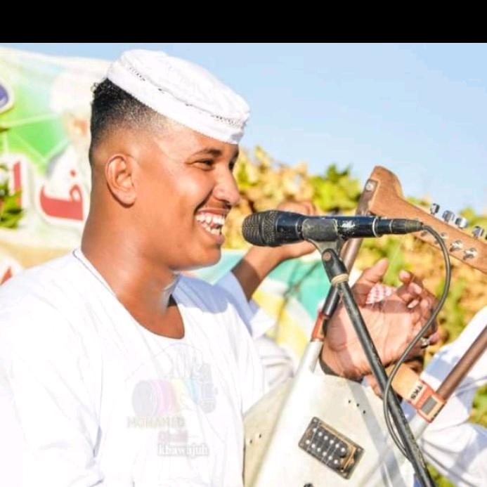 شاهد بالفيديو.. بعد أن وصفه بالوالد.. فنان الربابة أبو القاسم ود دوبا يفجرها داوية ويتنازل عن أغانيه للفنان ود دار الزين 10 ابو القاسم ود دوبا