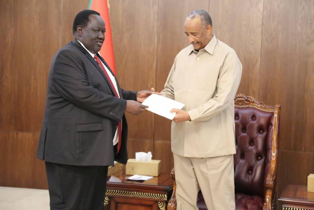 البرهان يتسلم رسالة خطية من رئيس جمهورية جنوب السودان 10 البرهان سلفاكير
