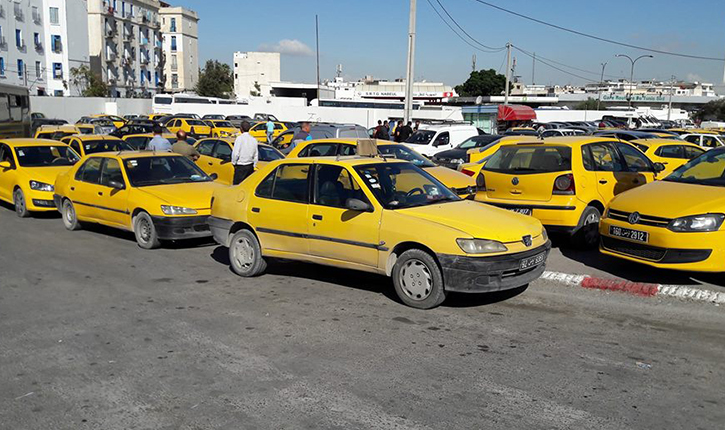 بالفيديو.. فنانة تبكي وتصرخ وسط شارع عام بعدما طرحها سائق تاكسي على الأرض 10 تاكسي1212