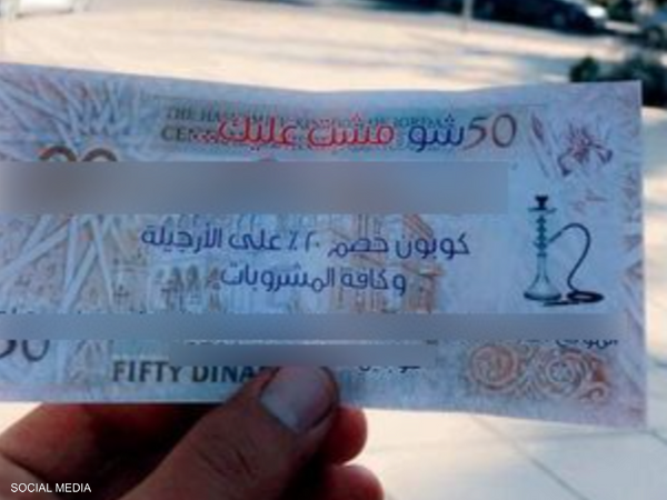 بالصورة.. صاحب مقهى يلجأ لحيلة ماكرة لجذب الزبائن.. والسلطات تتدخل 1 1 1564070