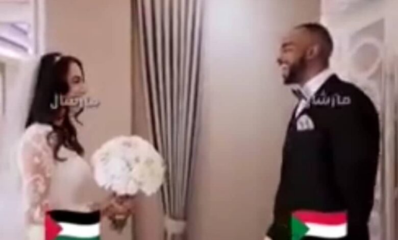 شاهد بالفيديو.. في زواج أسطوري.. شاب سوداني يتزوج من حسناء فلسطينية ويشعل مواقع التواصل ومتابعون: (نحنا كسودانيين مفروض بعد كدة ندعم فلسطين لأنهم أصبحوا نسابتنا) 1 311384572 1097839047400822 5118767666719716759 n