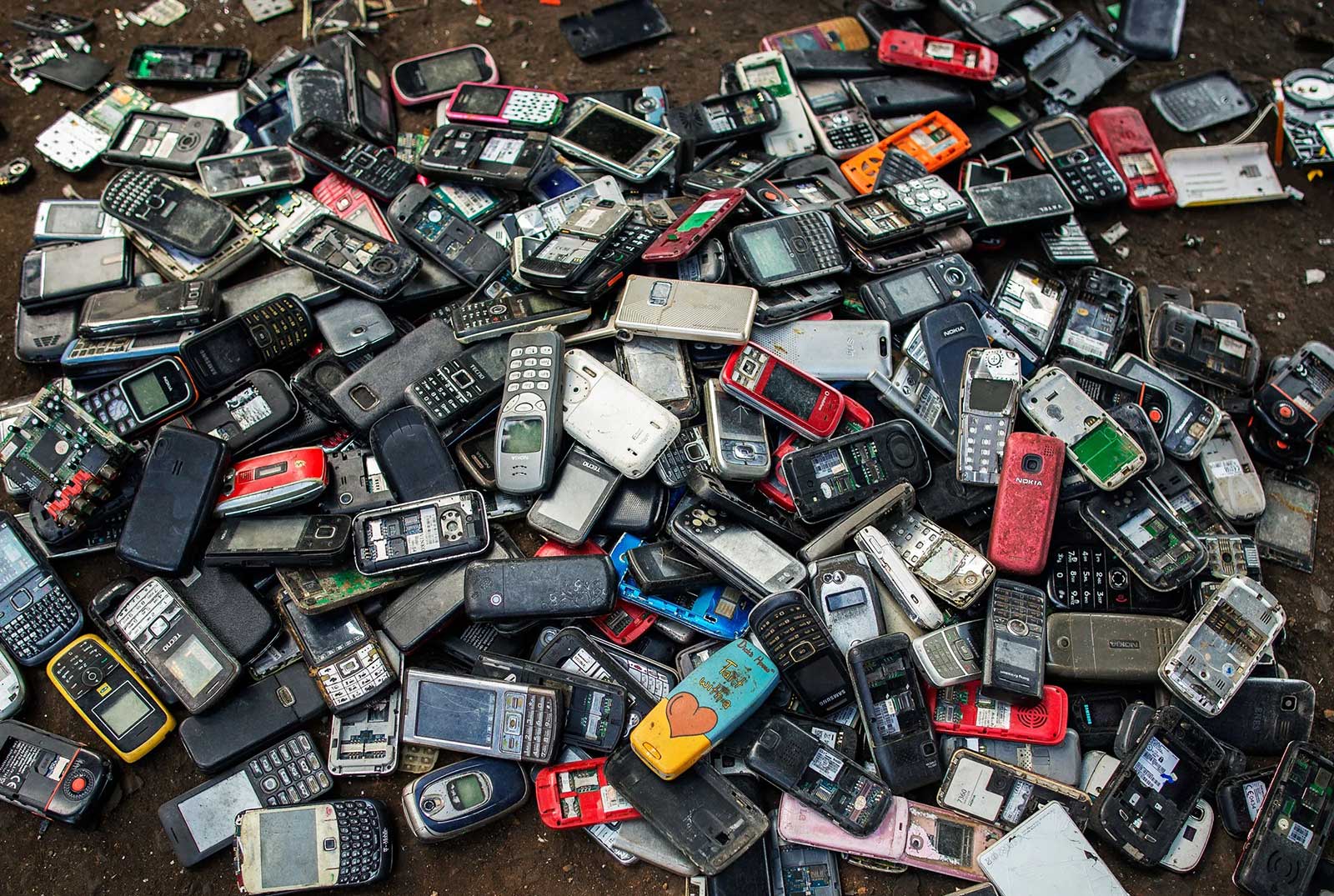 كنز ثمين.. ماذا تحوي الهواتف المحمولة القديمة؟ 10 image 13