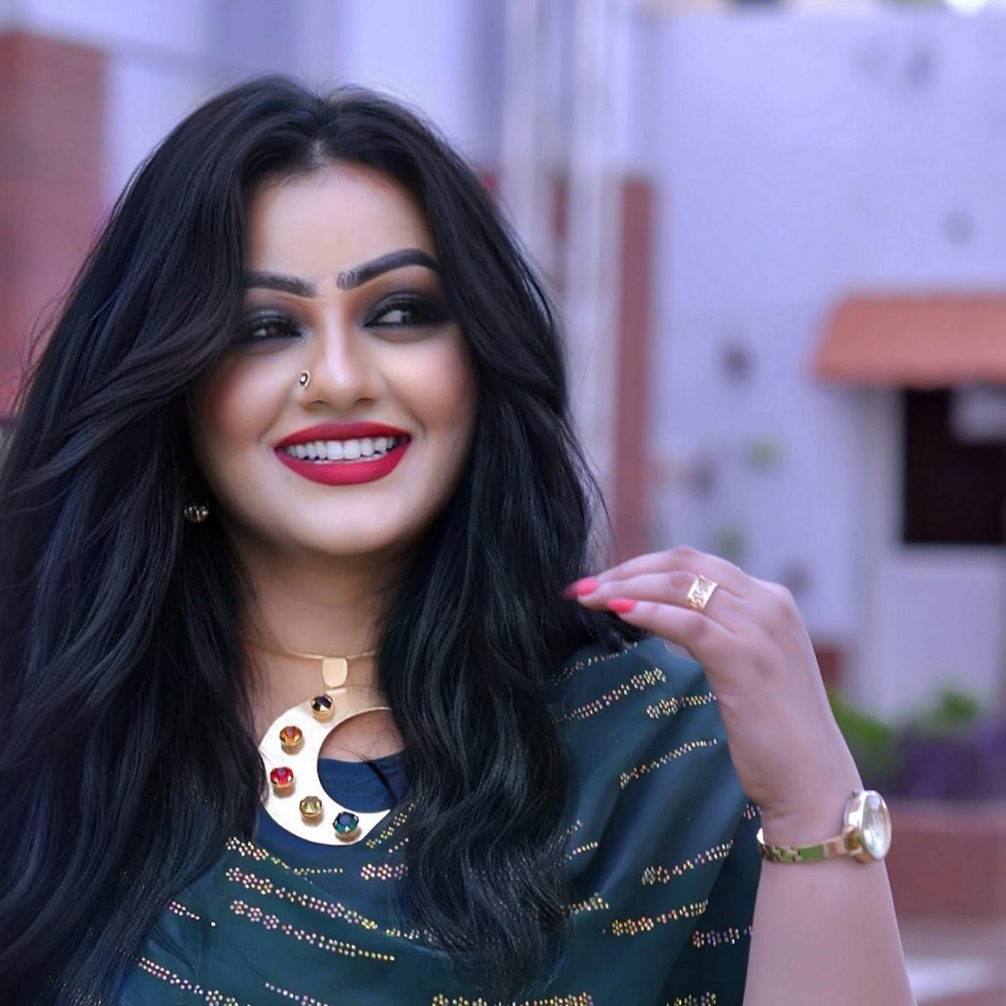 شاهد بالفيديو.. وسط فرحتها وفرحة زملائها.. الفنانة أفراح عصام تحتفل بعيد ميلادها وتكشف عن عمرها الحقيقي 10 أفراح عصام