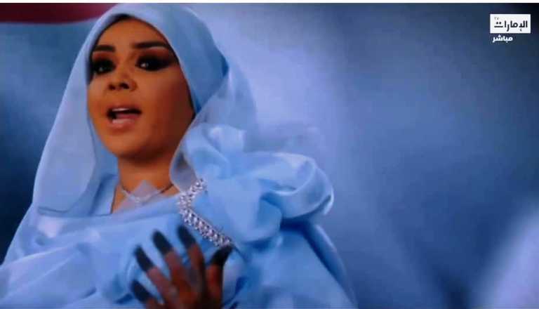 شاهد بالفيديو.. أخيراً وبعد طول انتظار الفنانة ندى القلعة تظهر في الأوبريت العربي الضجة وتقدم نشيد العلم السوداني وجمهور مواقع التواصل ينقسم ما بين مشيد بمشاركتها وما بين ساخر من أدائها 10 ندى القلعة