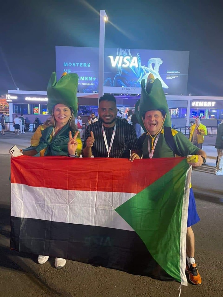 شاهد بالصور.. إعلامي سوداني يصطاد حسناوات البرازيل والأرجنتين وإحداهن تلتصق به وتضع يدها عليه 3 316660713 109843535285613 4224674034619782521 n