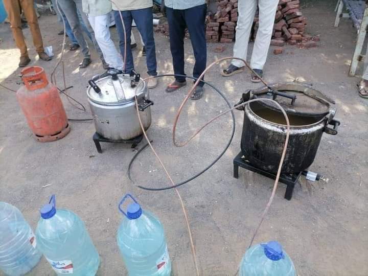 ضبط شركة صينية لتصنيع الخمور البلدية (العرقي) بطريقة حديثة بولاية القضارف 10 FB IMG 1668009352234