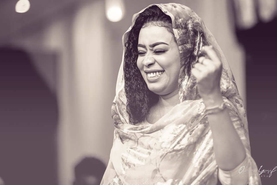 شاهد بالصورة.. الفنانة إيمان الشريف تخطف الأضواء وتبهر متابعيها ومعجبيها بإطلالة جديدة 2 ايمان الشريف اطلالة