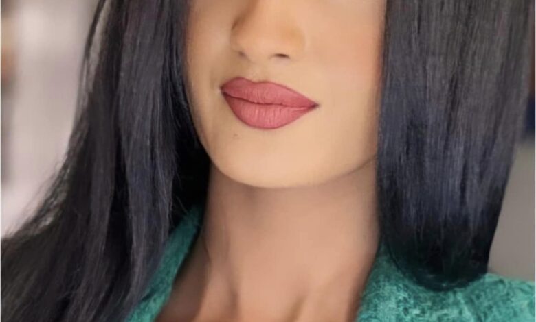 شاهد بالصور.. المذيعة تسابيح خاطر تبهر الأسافير بإطلالة ساحرة ومتابعون يتغزلون: (ست الحسان وفخر السودان) 1 تسابيح33