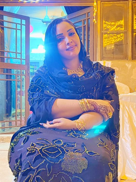 شاهد بالفيديو.. نجمة السوشيال ميديا السودانية "منوية" تقدم فاصل من الرقص خلال حفل أحياه الفنان جمال فرفور وتلتقي بمحبيها في "لايف" أثار ضجة واسعة 10 أمنية شهلي