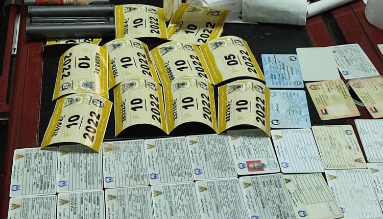 جهاز المخابرات يضبط شبكة متخصصة في تزوير رخص القيادة وشهادات بحث و الترخيص 10 تزوير