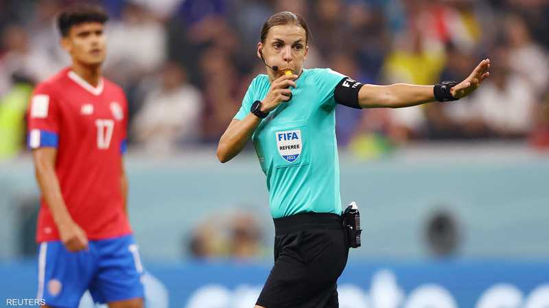 حلم دام 92 عاما.. امرأة تدير مباراة في كأس العالم 10 حكم امرأة