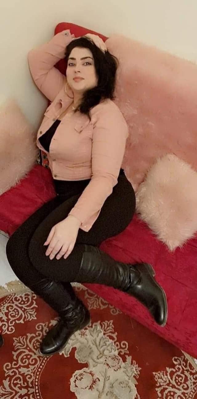 شاهد بالفيديو.. الفنانة "مونيكا" تعود لإشعال مواقع التواصل بوصلة رقص مثيرة على أنغام "يا زاهية" 10 مونيكا بنطلون2