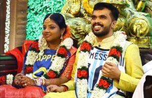 141924 زوجان هنديان يرتديان قميصان ميسي ومبابي