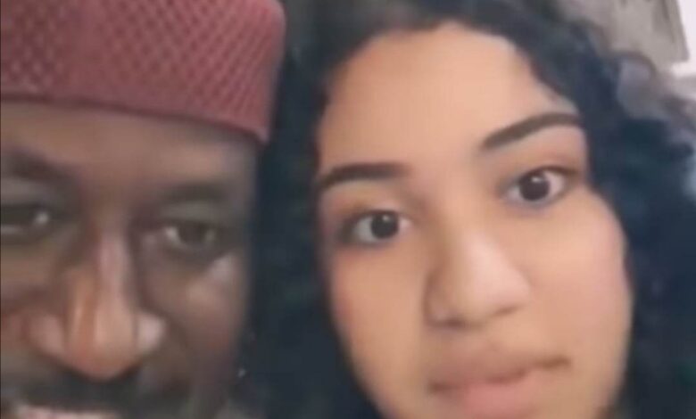 شاهد بالصورة والفيديو.. مواطن سوداني يحتضن اثنين من حسناوات البرازيل ويطالبهن بترديد اسم السودان..وجمهور مواقع التواصل: (كنت كج على البرازيل) 1 318940713 458890382877147 4571212160044926778 n