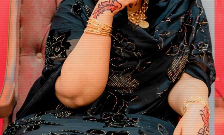 شاهد بالصورة.. نجمة السوشيال ميديا السودانية "منوية" تستعرض جمالها وهي تحتسي "القهوة" وتعليقات الغزل تنهمر عليها حتى من الجنس اللطيف 1 319066895 1249040592692413 9137039105835213687 n