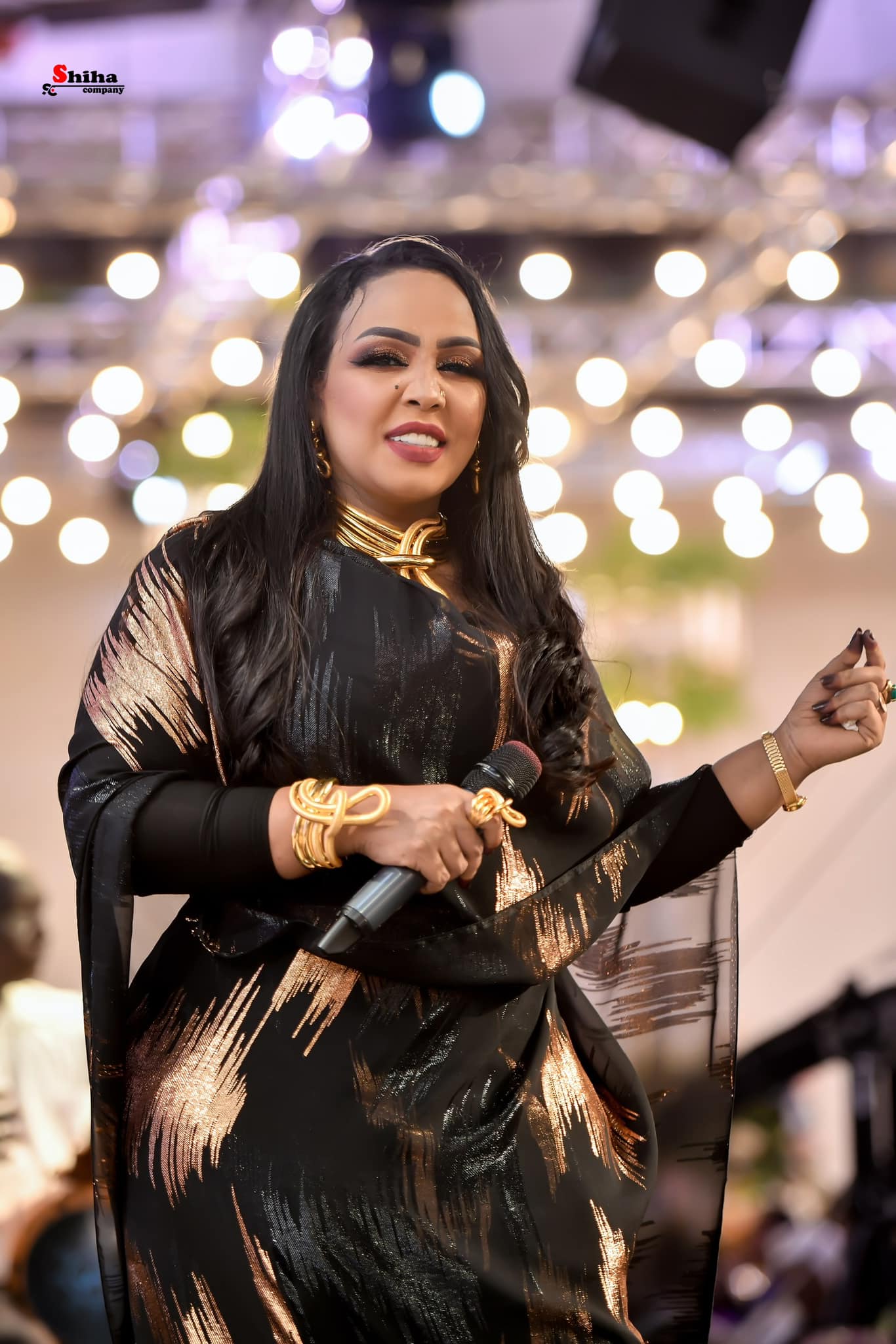 شاهد بالصور.. الفنان هدى عربي تواصل إبهار معجبيها ومتابعيها بإطلالة جديدة قالت فيها: (جمعتكم تتبارك وخطواتكم تتدارك) 15 321466637 502274045330686 3423188886491304724 n