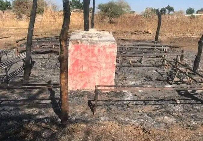 السودان.. جندي يحرق كنيسة شرقي البلاد (صورة) 1 FkWhdMmWQAQUWLb