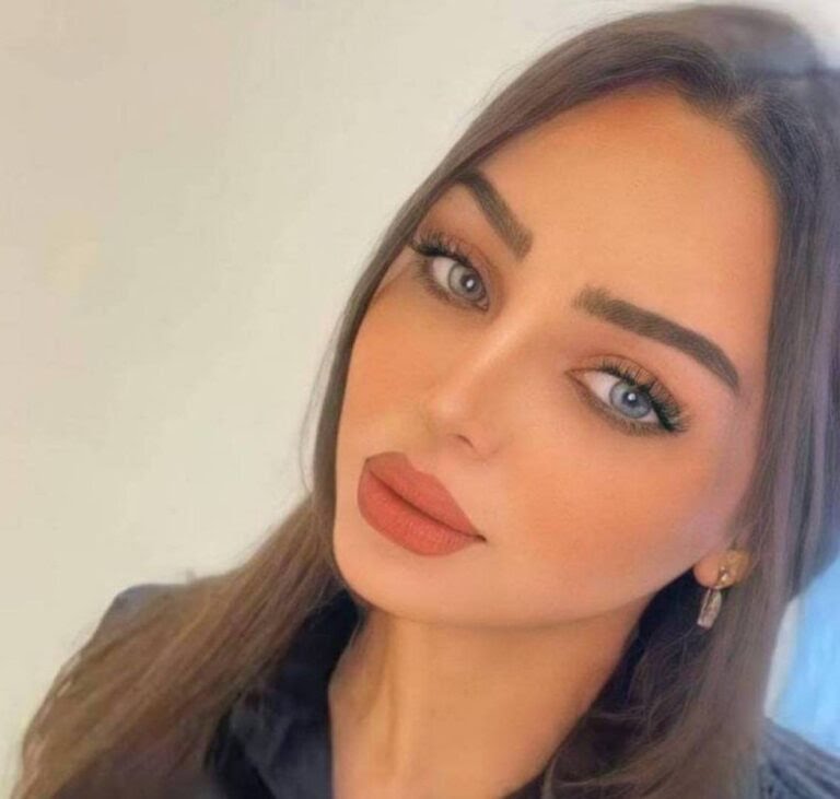 بالفيديو.. ناشطة سعودية: أمي كانت تنشر صوري وتكتب عليها " فضيحة رهف القحطاني " 10 رهف القحطاني من سكرتيرة إلى مشهورة في عالم سناب شات 768x731 1