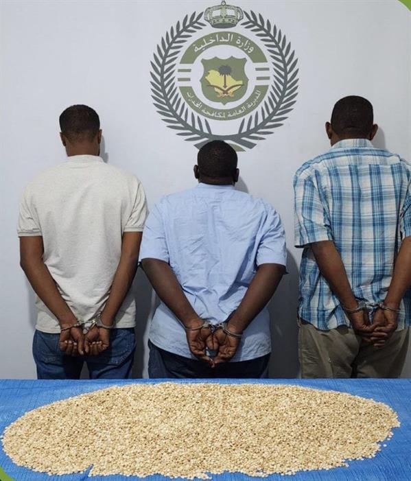 ضبط 3 مقيمين في جدة بحوزتهم 81 ألف قرص "إمفيتامين" 10 متهمين مخدرات