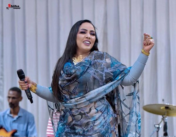 بالصورة.. الفنانة هدى عربي تحكي موقف طريف حدث لها بإحدى حفلاتها الأخيرة وتقول: (الجاتني تختاني) 1 325409246 585885730036440 1267569646237742578 n