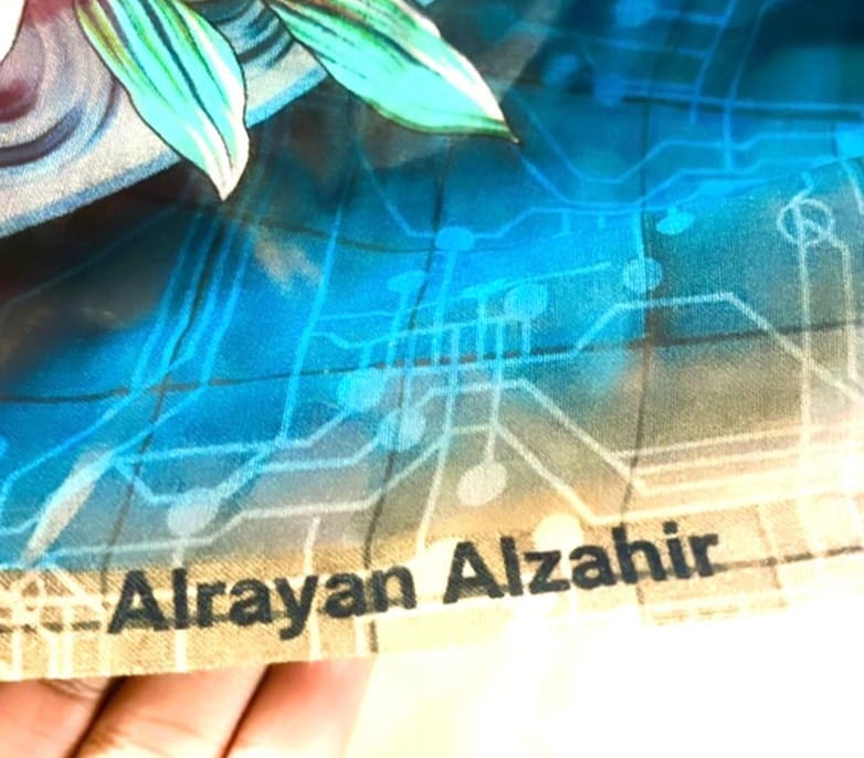 شاهد بالصورة.. ظهور ثوب نسائي في الأسواق السودانية يحمل اسم حسناء النيل الأزرق الريان الظاهر.. المذيعة تكتشف الأمر بالصدفة وتوجه رسالة للتجار 2 325417984 505957724979009 4300523523596127686 n