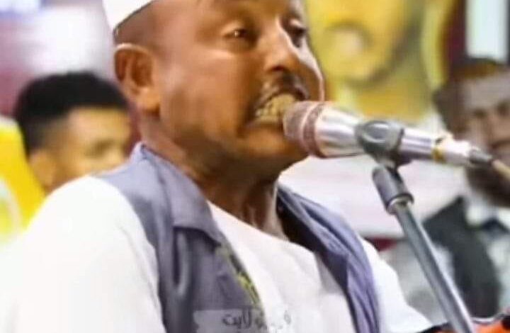 شاهد بالصورة والفيديو.. الفنان السوداني الذي اشتهر بالبكاء خلال حفلاته يعود بفاصل من "البكاء" والغناء والجمهور يسخر: (أنت ممكون لكن ما صابر نهائي) 1 326116094 731210555266338 5105365128548230537 n