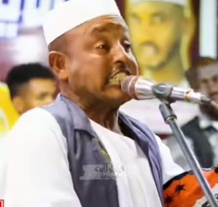 شاهد بالصورة والفيديو.. الفنان السوداني الذي اشتهر بالبكاء خلال حفلاته يعود بفاصل من "البكاء" والغناء والجمهور يسخر: (أنت ممكون لكن ما صابر نهائي) 10 326116094 731210555266338 5105365128548230537 n