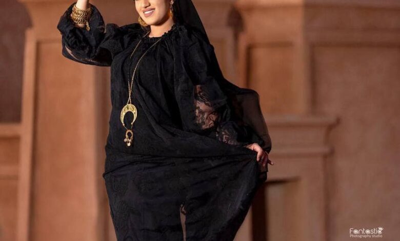 شاهد بالصور.. المودل آية أفرو تعود لاكتساح مواقع التواصل بإطلالة نوبية جميلة وتصرح: (يا اخوانا قلبي عند حلفاوي) 1 327256012 873196027301216 8584264533539063251 n