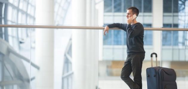 شاهد بالفيديو.. مغترب سوداني يحاول مفاجأة أهله بالعودة من السفر دون إخطارهم وأهله ينتظرونه بمفاجأة مضحكة جعلته في "ورطة" 10 زوجي مسافر كيف استقبله