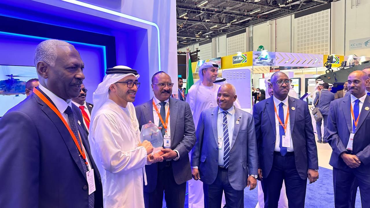 وزير الخارجية الإماراتي يمتدح جناح السودان ومنظومة الصناعات الدفاعية 10 وزير الخارجية الإماراتي