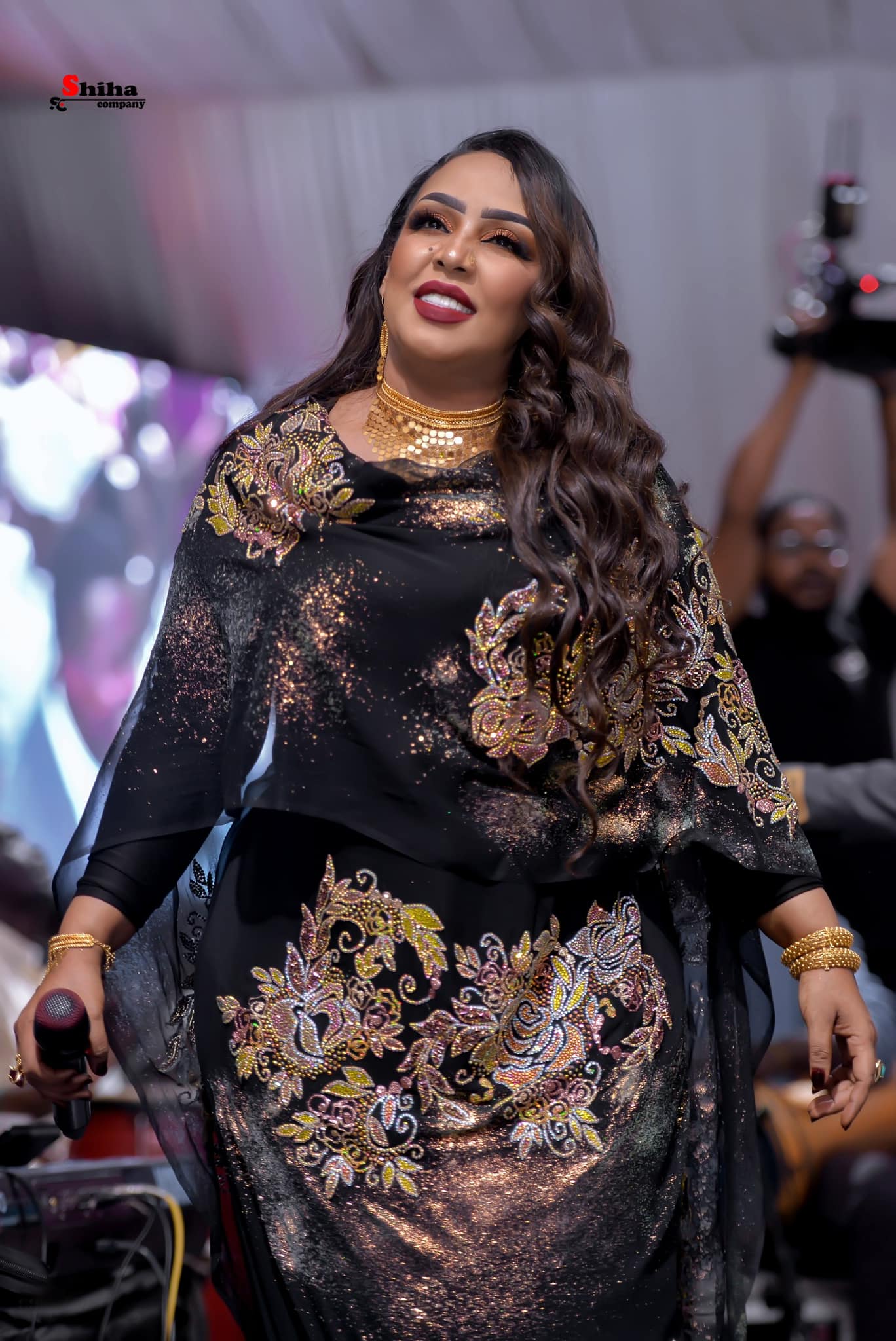 شاهد بالصور.. الفنانة هدى عربي تواصل إبهار جمهورها بإطلالة جديدة وثوبها الفخم يثير إهتمام الجنس اللطيف 7 327938102 778654003686468 2690728984894432060 n