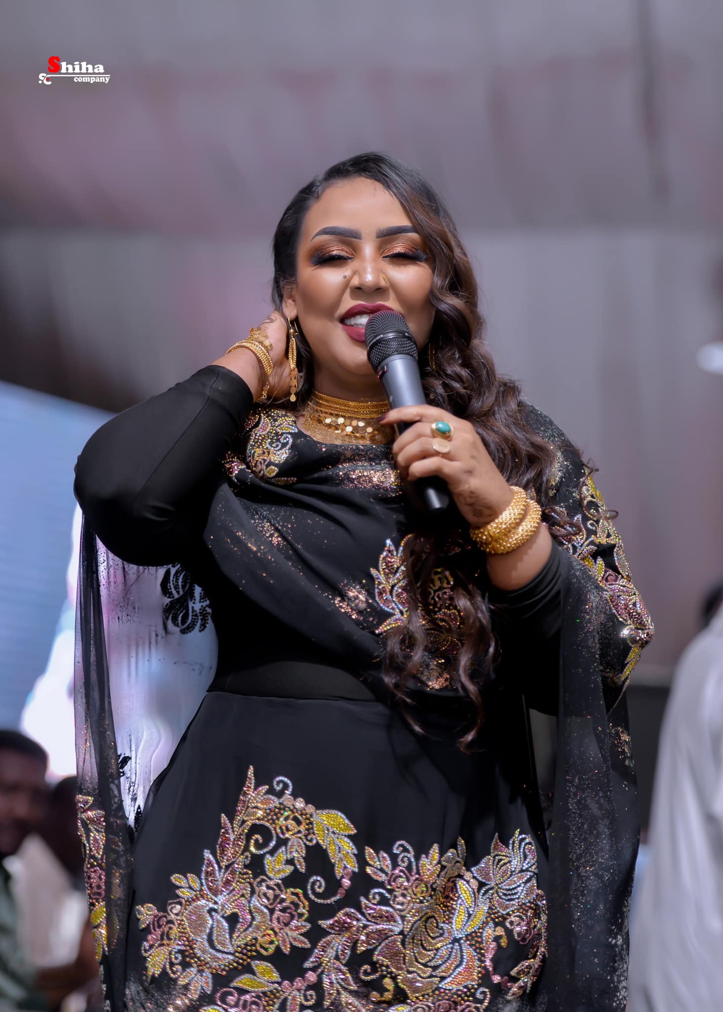 شاهد بالصور.. الفنانة هدى عربي تواصل إبهار جمهورها بإطلالة جديدة وثوبها الفخم يثير إهتمام الجنس اللطيف 2 328482313 3417951411756213 7763673775397358057 n