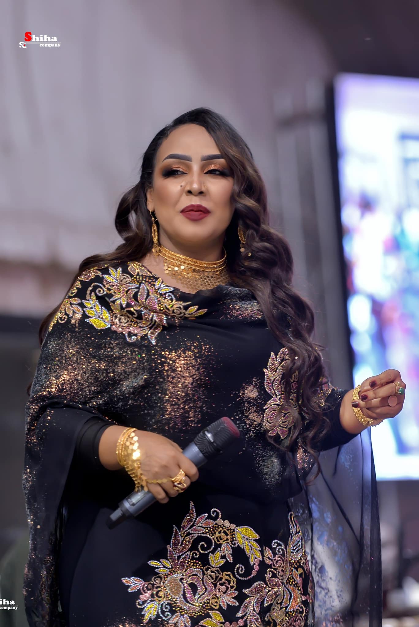 شاهد بالصور.. الفنانة هدى عربي تواصل إبهار جمهورها بإطلالة جديدة وثوبها الفخم يثير إهتمام الجنس اللطيف 3 329177432 1373730766757994 590853305336205351 n