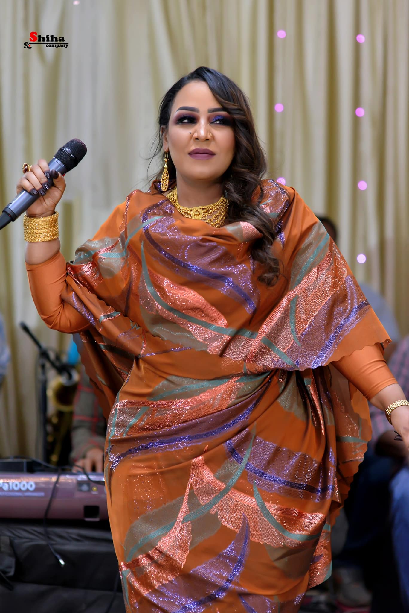 شاهد بالفيديو.. على أنغام "الطار".. الفنانة هدى عربي تقدم فاصل من الرقص المثير وهي محاصرة وسط غابة من "السيوف" 10 330299403 3393238097616894 1091316439812468203 n