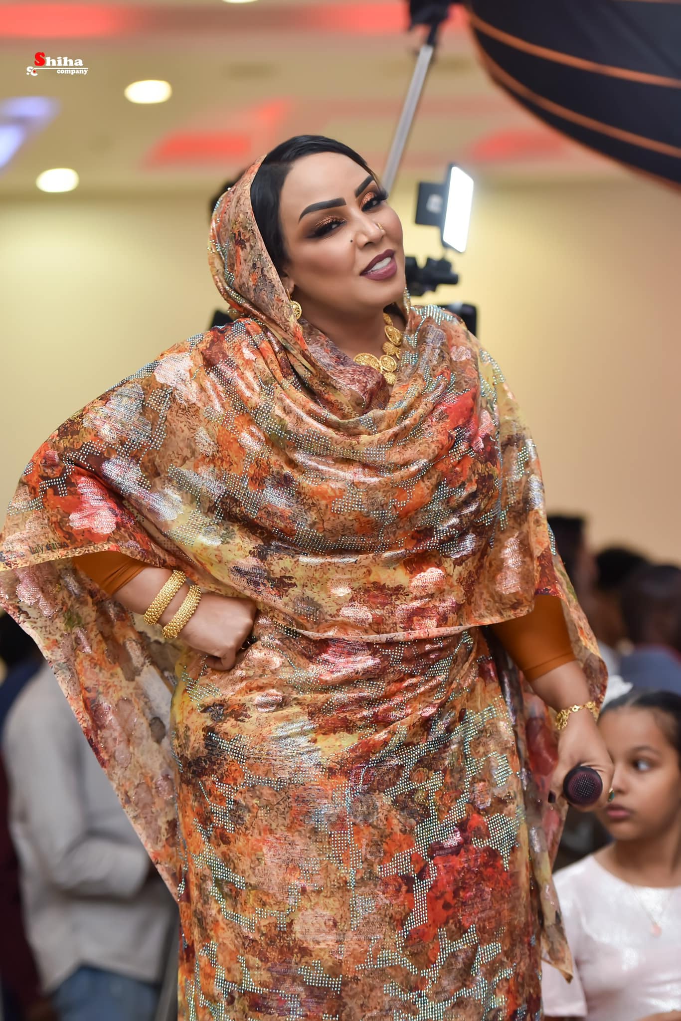 شاهد بالصور.. الفنانة هدى عربي تخطف الأضواء وتبهر المتابعين بنيو لوك جديد ومتابعون: (شماعة السلطانة تقبل كل جديد) 16 331514632 764180328377556 2919450625608831121 n