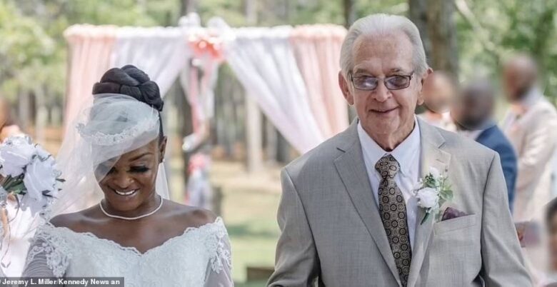 شاهد.. فتاة عشرينية تتزوج رجلاً يكبرها بـ 61 عاماً .. وتكشف كيف تعرفت عليه 1 تنزيل 50