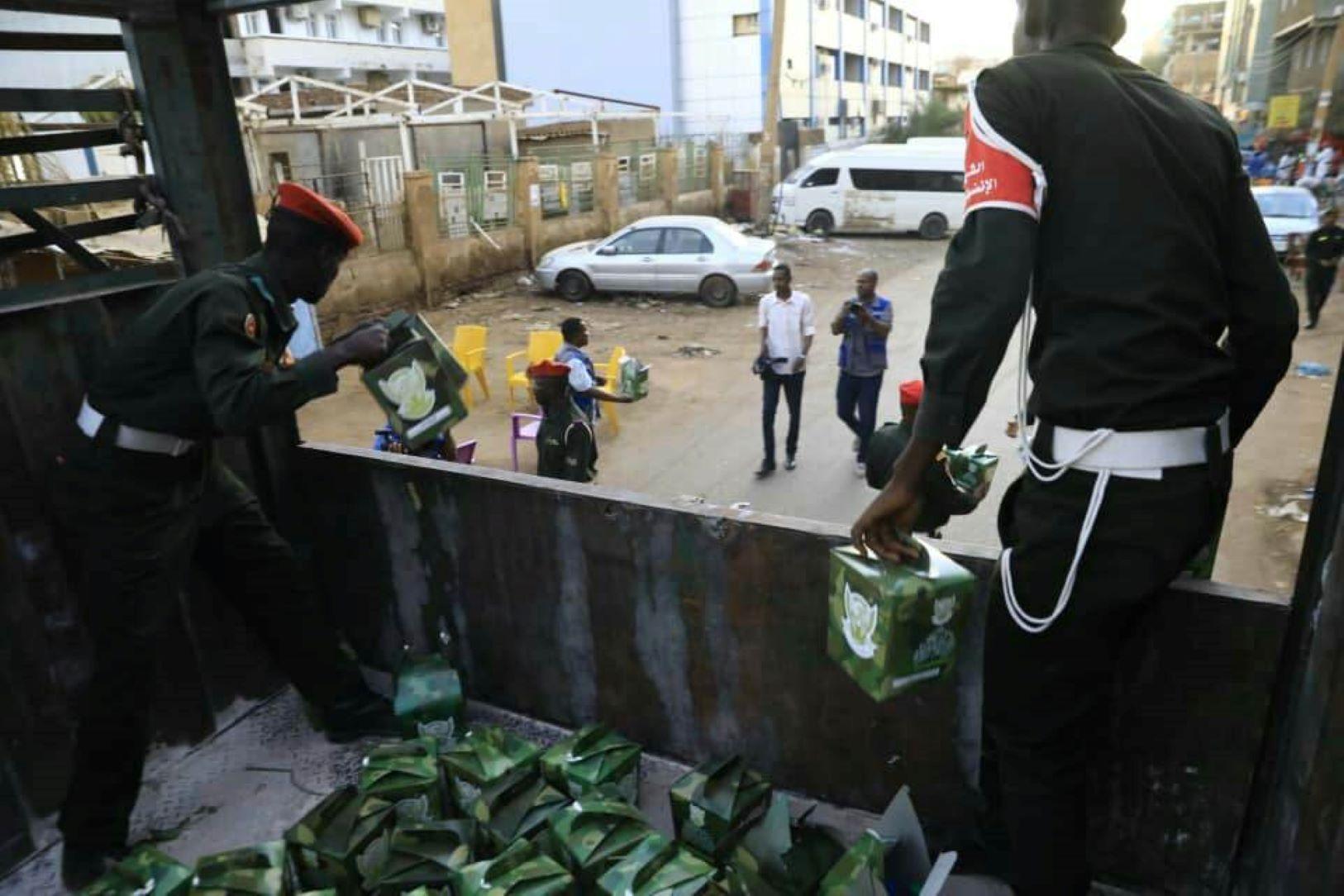 القوات المسلحة: الافطارات امتدادا للتواصل بين القوات والشعب السوداني 10 افطر جيش