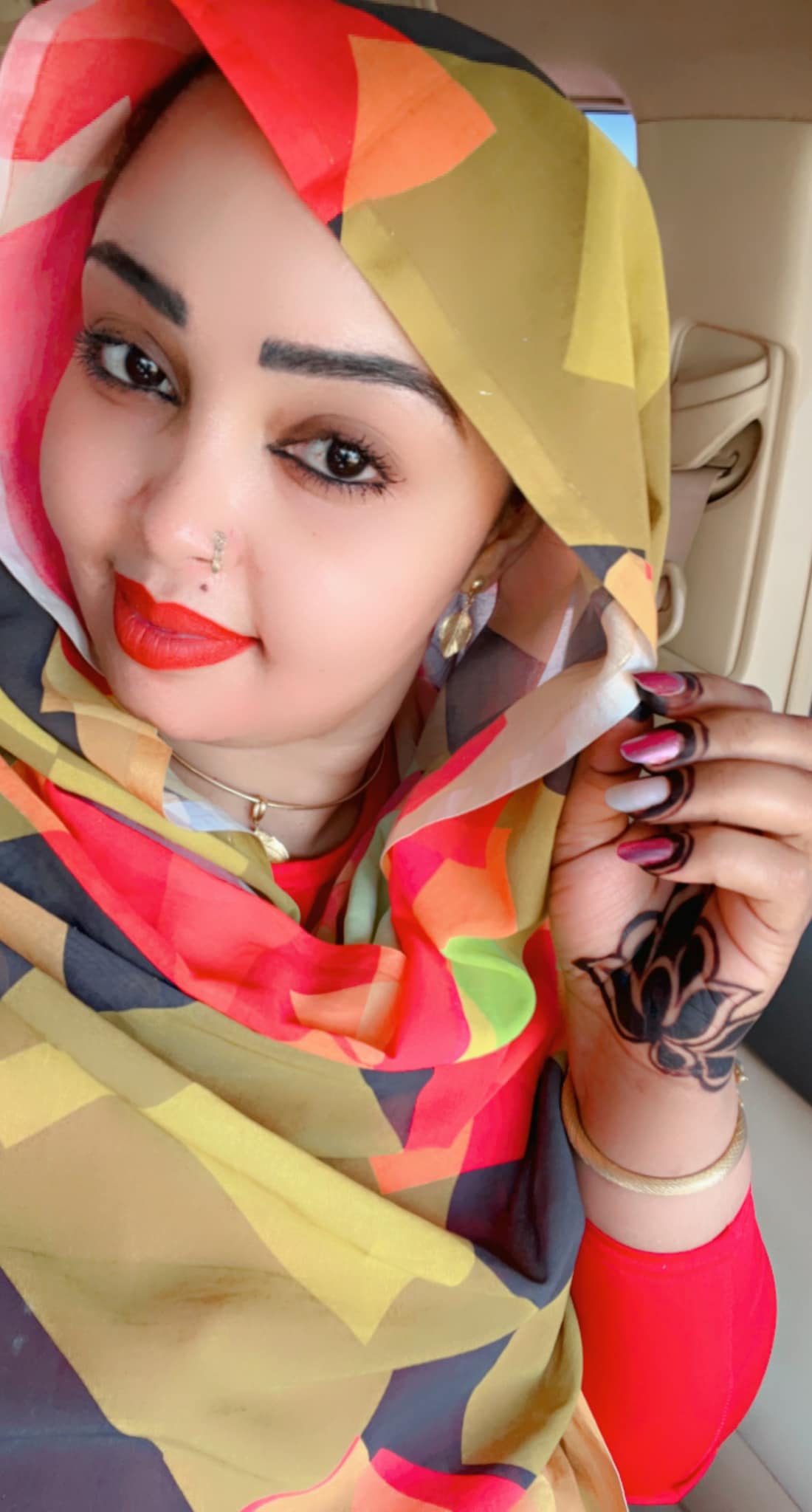 شاهد بالصورة.. نجمة السوشيال ميديا السودانية "منوية" تعود للظهور بإطلالة جديدة وأنيقة وتقول: (ﺍﻟﺪﻧﻴﺎ ﺳﺪﺍﻳﻪ ﻭﺭﺿﺎﻳﻪ ﻭﺍﻟﺒﺪﻳﻚ ﻋﻴﻮﻧﻮ ﻡ ﺗﺠﺎﺯﻳﻬﻮ ﺑﺎﻟﻌﻤﻰ) 11 امنية شهلي