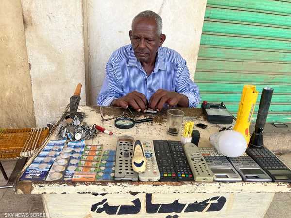 "الساعاتية" في السودان.. صمود يُطوّع عقارب الحداثة 1 1 1606203