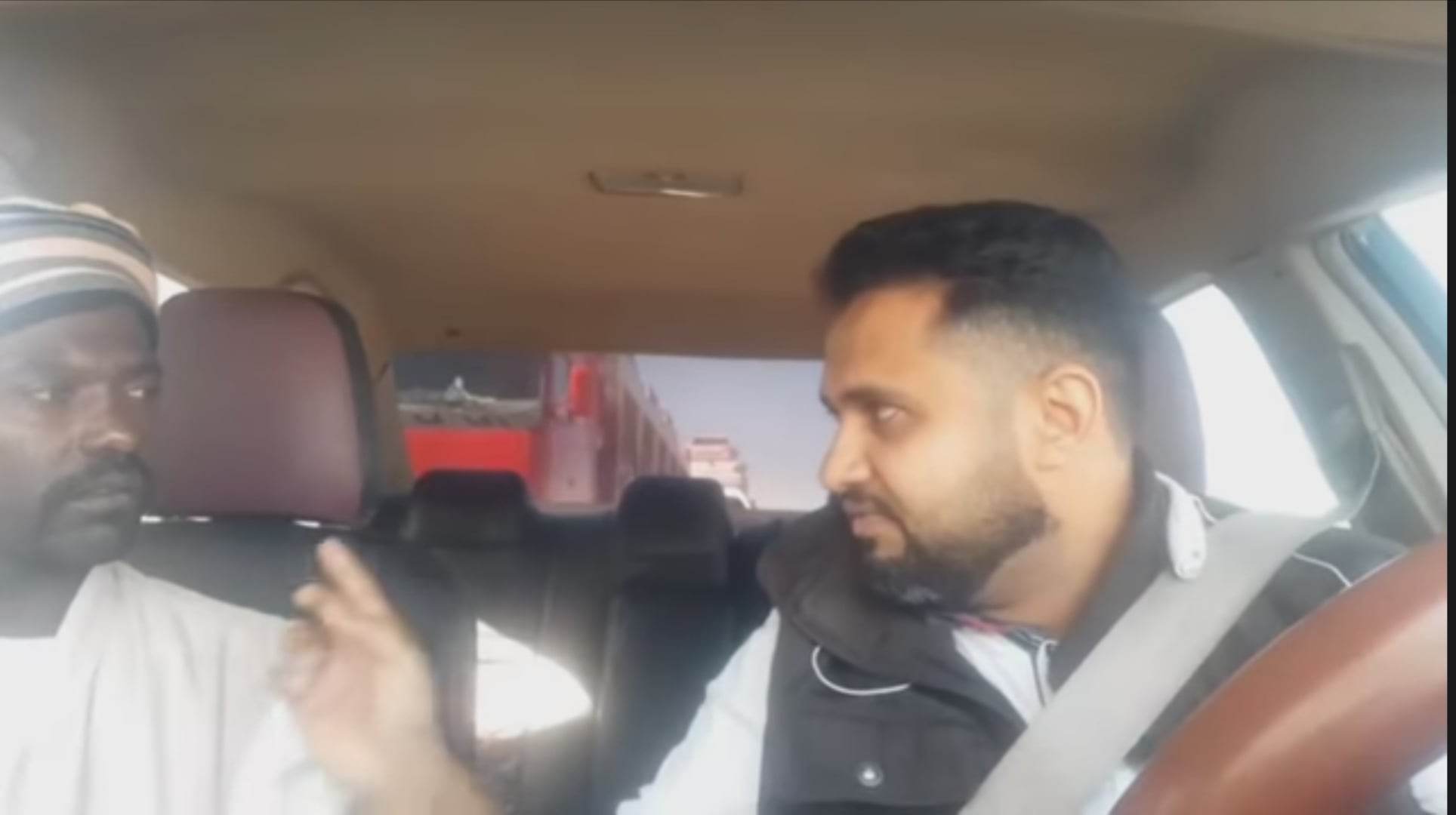 شاهد بالصورة والفيديو.. مواطن سوداني بالسعودية يرفض مبلغ 25 ألف ريال مقابل زجاجة "ويسكي" صغيرة يضعها في جيبه ويجهش بالبكاء: (أنا لا أفعل معصية تغضب الله) 10 334900414 1391838708228743 8221714424260753777 n