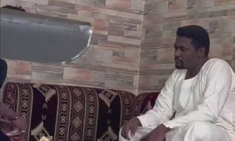 شاهد بالصورة والفيديو.. خلال برنامج كاميرا خفية.. مقيم سوداني بالسعودية يضرب أروع الأمثال في الكرم رغم استفزازه ومحاولة إخراجه عن طوره بأخذ طعامه من طاولته 1 336302698 898893541287716 7655387014314670908 n