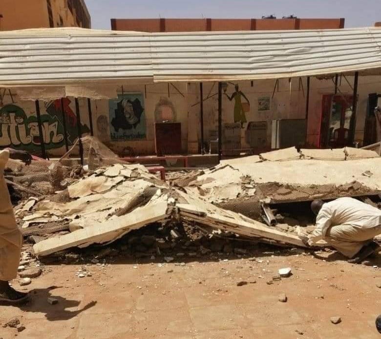 انهيار كافتيريا بجامعة النيلين على رؤوس الطلاب 10 IMG 20230309 WA0005