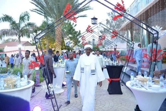 اي حرب تعني سقوط إمبراطورية حميدتي "دقلو" الاقتصادية بالتالي سقوطه عسكرياً 10 حميدتي دقلو