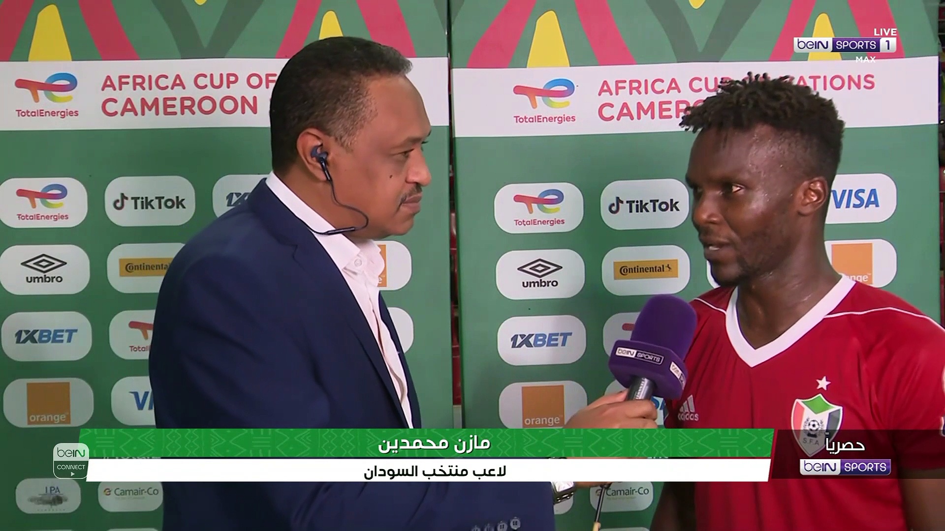 شاهد بالفيديو.. لاعب المريخ السوداني يقوم بتقليد مراسل قنوات (بي إن سبورت) بطريقة مدهشة ومضحكة ومتابعون يطالبونه بترك الكرة والتحول للعمل كمراسل 10 مازن محمدين
