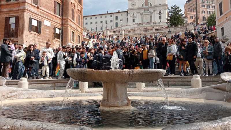 شاهد بالفيديو: سائل أسود بنافورة رومانية وحديث عن نهاية العالم.. ما القصة؟ 10 1 1609583