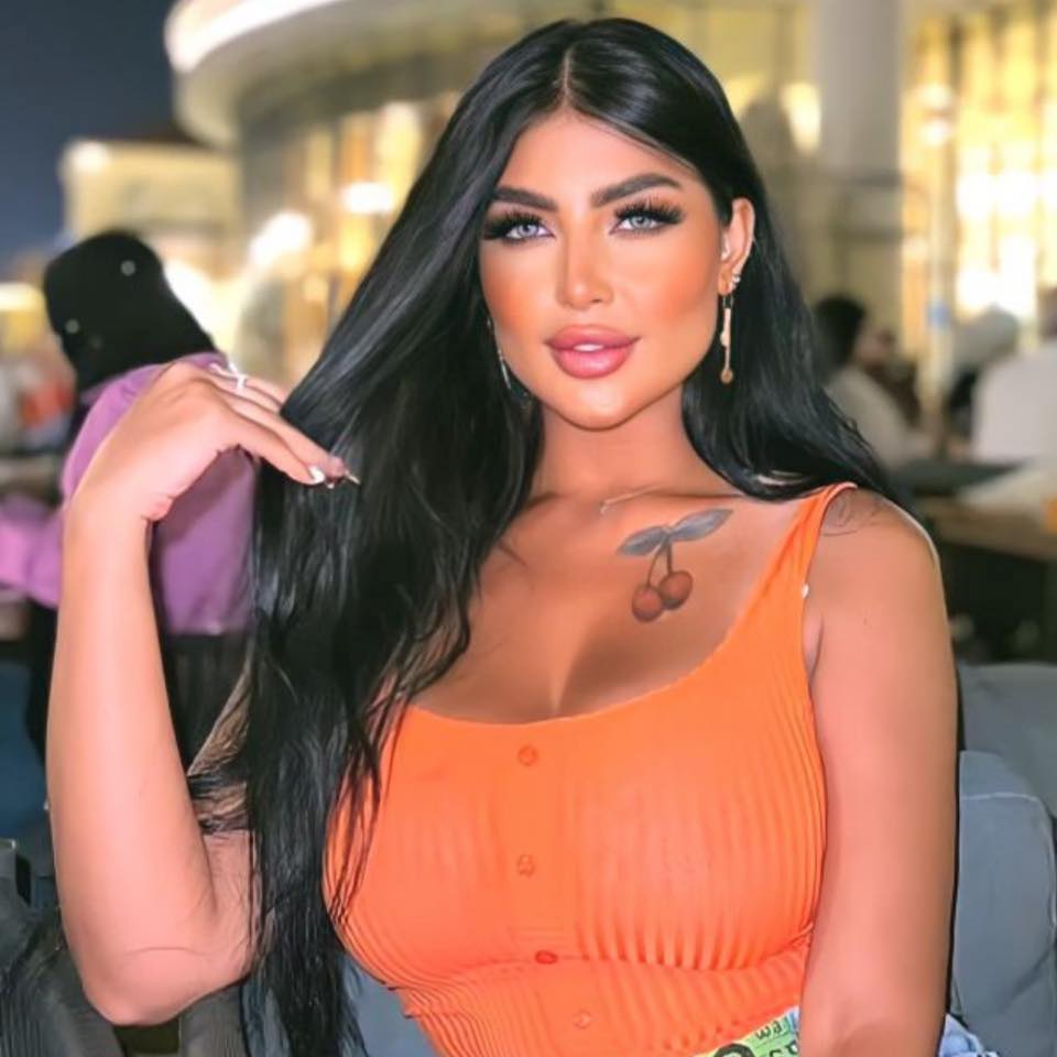 شاهد بالصورة والفيديو.. خبيرة تجميل مصرية تكشف عن تجاربها الناجحة مع (الخمرة والدلكة) السودانية وتنصح الفتيات والسيدات بضرورة الاستعانة بهن 10 308397995 5190020394461064 3747621916745465078 n